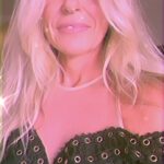 Deana Carter Instagram – Tune in tonight to @opry & @circleallaccess to catch me with @carrieunderwood @michaelraymusic & more! 🙌🏻💞🙌🏻💞🙌🏻 Gon’be fun! Grand Ole Opry