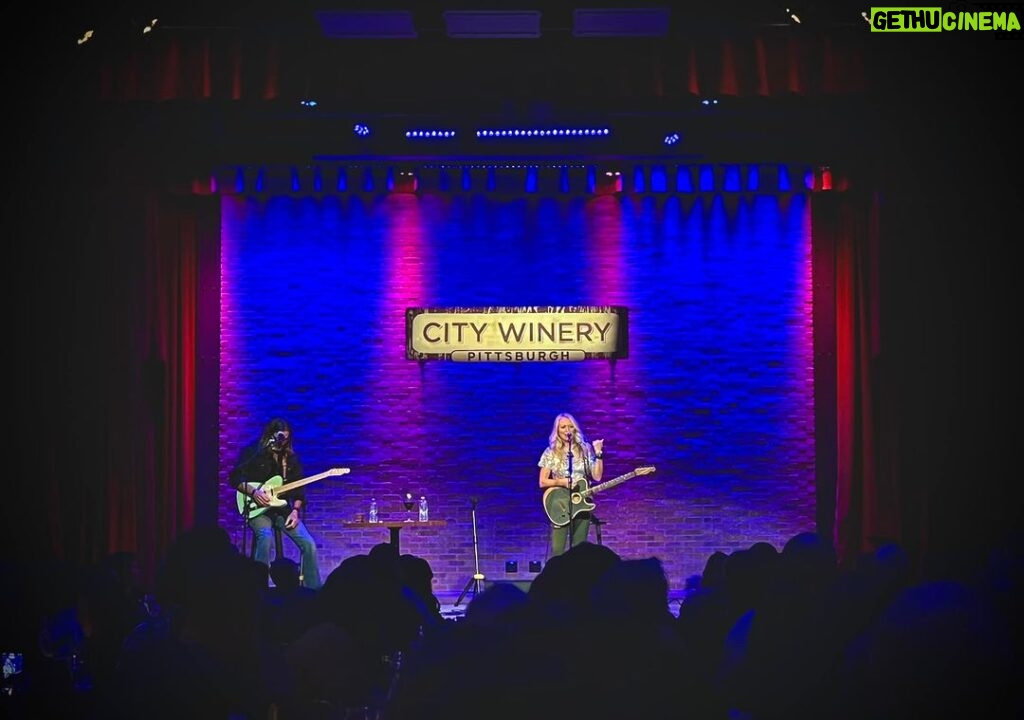 Deana Carter Instagram - Thank you, City Winery Pittsburgh! Such a special night! 🍓🍷🥰🙏