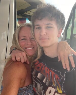 Deana Carter Instagram - Look at my baby! He was headed South on I-65 & we were headed North…so we met in the middle at Exit 234!! If my life ain’t a Country song, I don’t know what is!! Hahaha! 🎶 🤷‍♀️
Seems like yesterday we were peek-a-boo’ing & he was crawling around on the floor? He’s home for the summer after first year of college! 🙌🏻❤️ I love you @hayes_hicky 💝❤️💝❤️💝❤️