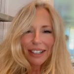 Deana Carter Instagram - Headin’ into the #weekend #healhty and #happy 💕 and wishing you the same! #TGIF #bewell #blessings #bikinilife 🙌🏻🏝️🌞 🙏🏻🥰