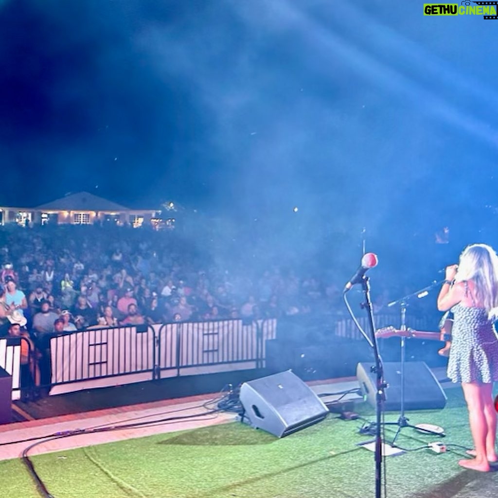 Deana Carter Instagram - SO much fun in Kannapolis, NC last night!! Kannapolis, North Carolina