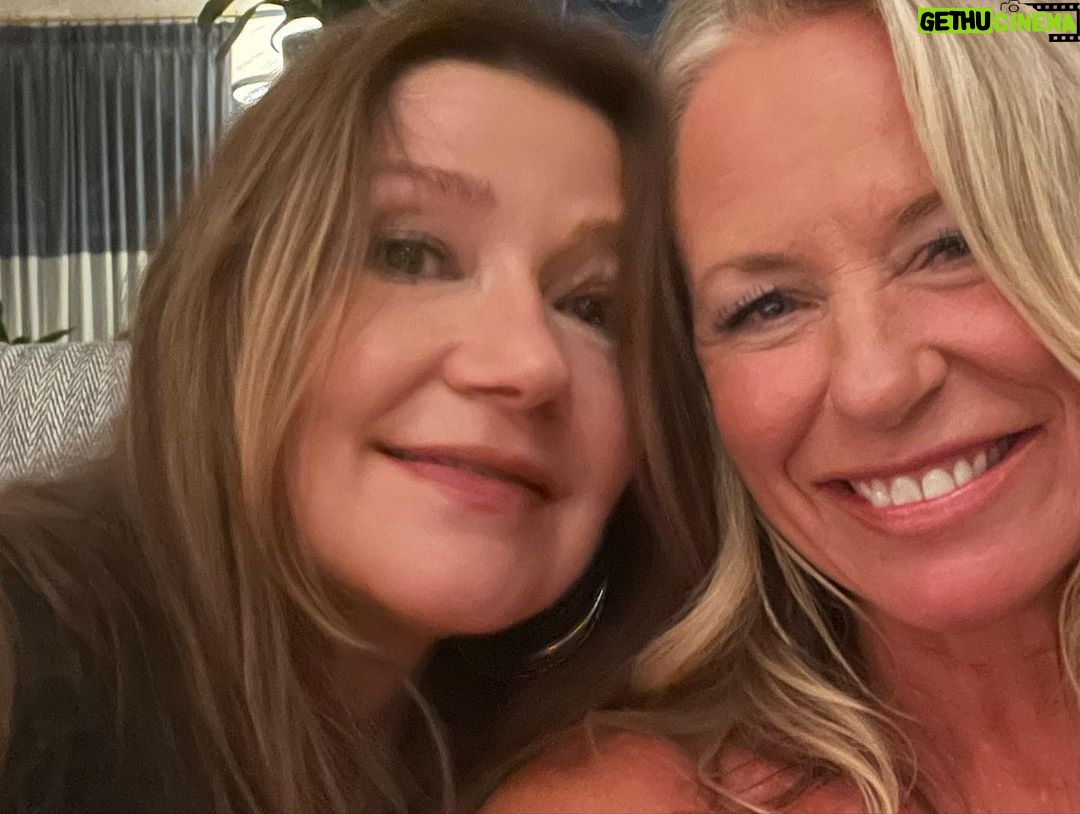 Deana Carter Instagram - This bunch is trouble & having a ball! πβ€οΈπβ€οΈ We love getting some QT with @matracaberg & @jeff_hanna_ngdb SO much love! #palmcoastsongwriterfestival Delfinos Fine Italian Restaurant
