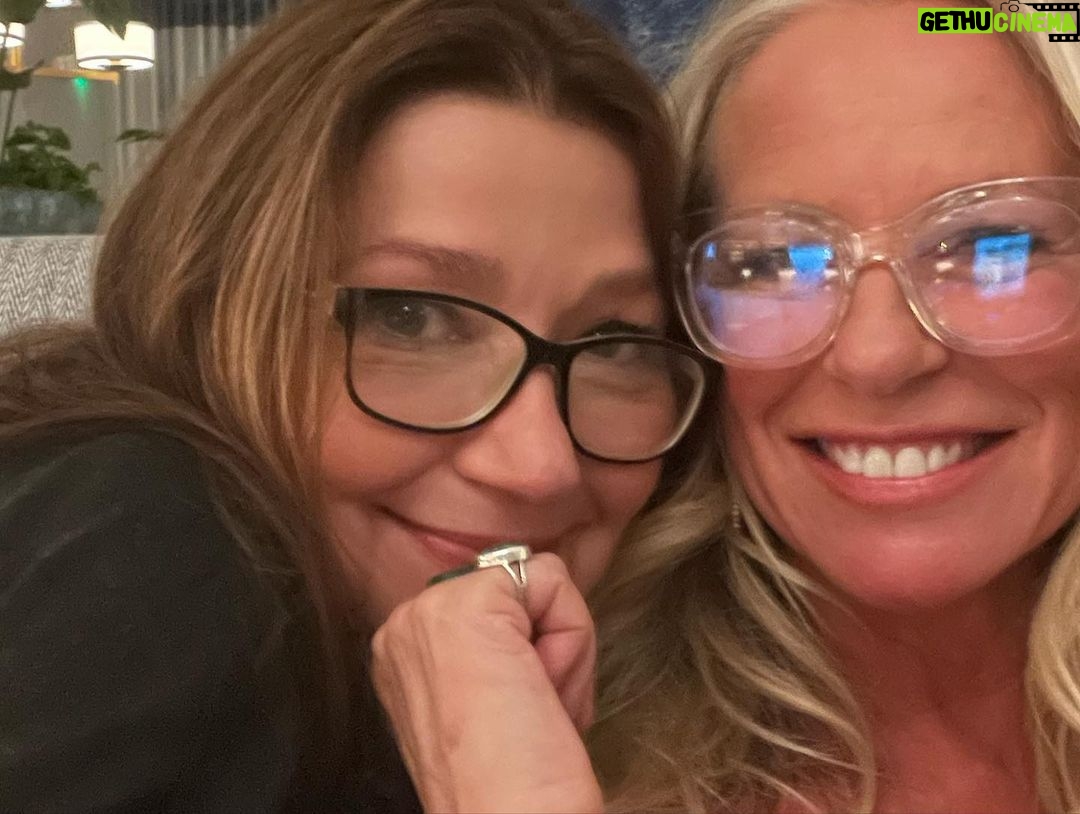 Deana Carter Instagram - This bunch is trouble & having a ball! πβ€οΈπβ€οΈ We love getting some QT with @matracaberg & @jeff_hanna_ngdb SO much love! #palmcoastsongwriterfestival Delfinos Fine Italian Restaurant
