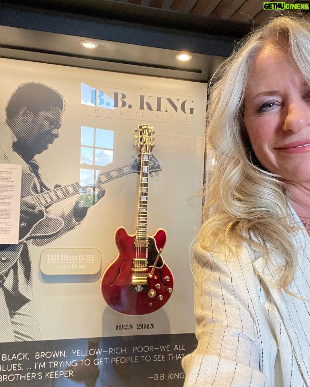 Deana Carter Instagram - Amazing place @songbirdsfoundation in #Chattanooga… in great company with all these amazing artist archives & history! ❤️💕❤️💕❤️💕❤️ @lorettalynnofficial @bbkingofficial @officialroyorbison Songbirds Foundation