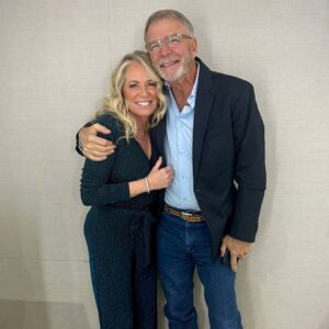 Deana Carter Instagram - “I was THRILLED to be “clue-ing” with my ol’Pal @billengvall on @maskedsingerfox! Absolute #FUN times!! Great show & wonderful cast & crew! #THANK YOU for having me! Hmm, wonder if the have one of those costumes in my size?? 🤭📺🎭🎶🥰
