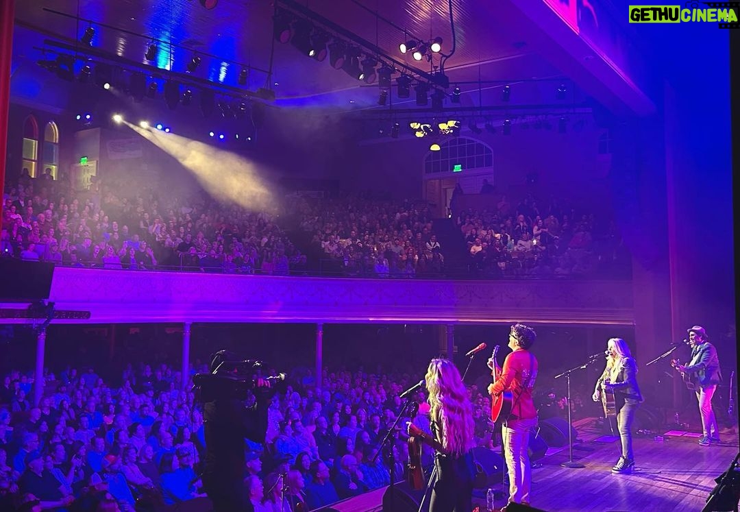 Deana Carter Instagram - SUCH a rockin’ night with @bobbybonesshow at the @theryman Auditorium for such a great cause @stjude ❤️