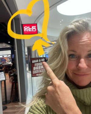 Deana Carter Instagram - Ok, @blakeshelton …imma’bout to give @olered a try 🤪 @flynashville ….so don’t lemme down!! 😎 #layoverlife #travelqueen ✈️🍾🎊