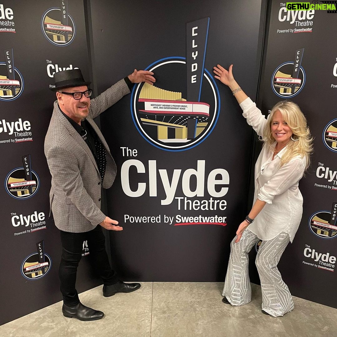 Deana Carter Instagram - Ready to rock the @theclydetheatre in #FtWayneIN with @philvassar ! 🎄🙌🏻🎄🙌🏻🎄🙌🏻🎄🙌🏻 Clyde Theatre