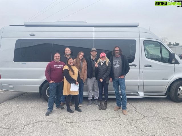 Deana Carter Instagram - SUPER #THANKS to Eric & his amazing team at @midwestautomotivedesigns in #Indiana for keeping us rolling along on our #ComingHomeForChristmas Tour ! 🙌🏻🎄🥰 Midwest Automotive Designs