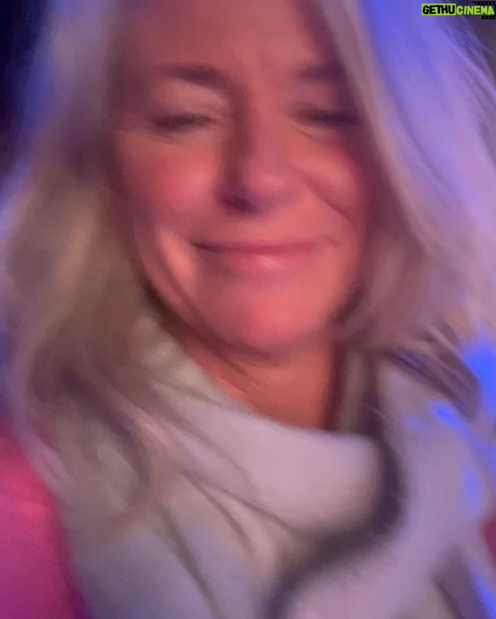 Deana Carter Instagram - Ready to rock the house tonight at the @marylandhall with @philvassar for our #ComingHomeForChristmas Tour! FUN day in #Annapolis seeing the sights. Always good to be here! #Maryland #marylandinn Maryland Hall