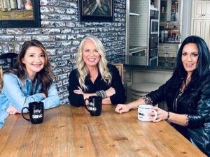 Deana Carter Instagram - Always special to sit with my @matracaberg & today the lovely @kristamarieofficial too…for an intimate chat about our journey & gratitude for #songs & #nashville & growing up #musicrow rats! 

#THANKYOU @thesongtv  for such a special day…🙏🏻❤️🎶🍓🍷