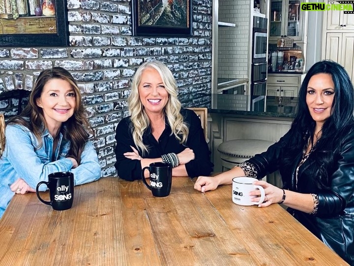 Deana Carter Instagram - Always special to sit with my @matracaberg & today the lovely @kristamarieofficial too…for an intimate chat about our journey & gratitude for #songs & #nashville & growing up #musicrow rats! #THANKYOU @thesongtv for such a special day…🙏🏻❤️🎶🍓🍷