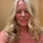 Deana Carter Instagram - 🎄🎁Happy Holidays! Merry Christmas! 🎄🎁