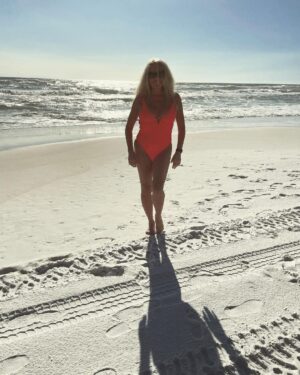 Deana Carter Instagram - Such an AMAZING Birthday today!! #THANKYOU from the bottom of my heart for all the love and well wishes! I am sending them right back to you for a beautiful 2023. ❤️ We are all so very blessed and I so appreciate all the love! Thanks to Jim and my entire family for a great day today. Amazing how life just keeps getting better!🙌🏻💝