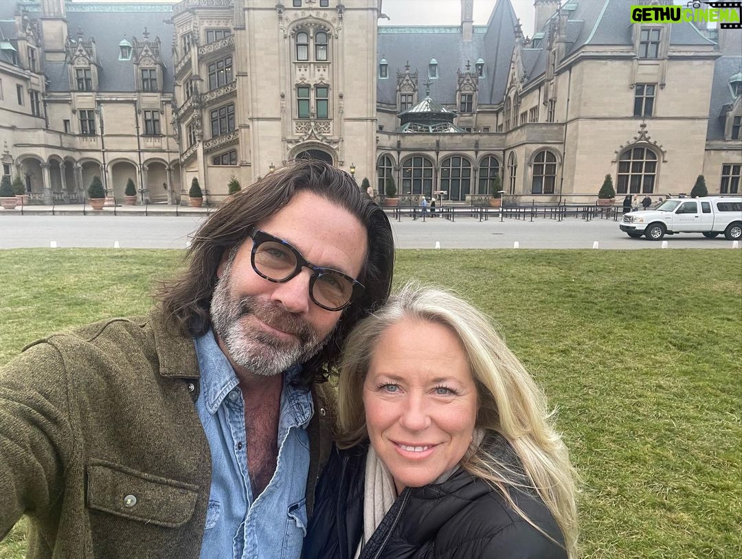 Deana Carter Instagram - Wonderful visit today around @biltmoreestate in #AshevilleNC ! HIGHLY recommend if you havenโt seen it yet?? ๐ฐ ๐๐ Biltmore Estate Ashville Nc