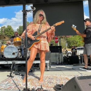 Deana Carter Instagram - Sound check at the @worldchickenfestival! See you tonight, #londonkentucky #worldchickenfestival