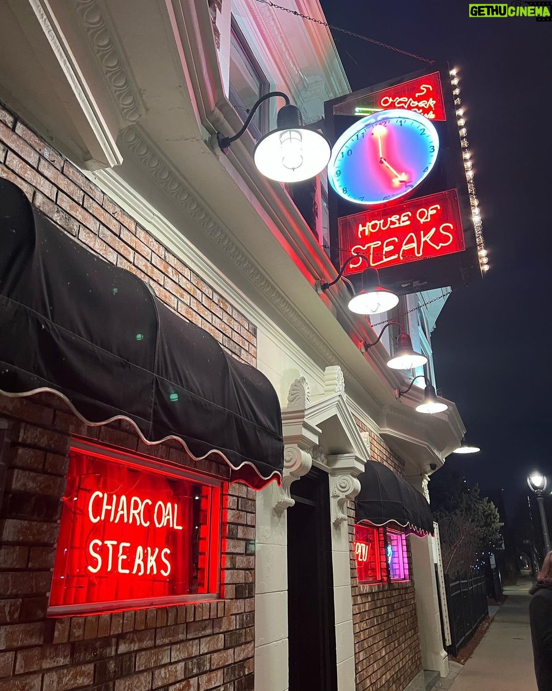 Deana Carter Instagram - Excited about our #Mikwaukee #ComingHomeForChristmas Tour & enjoying the city! Thanks Bryant's Lounge @ Five O'Clock Steakhouse & Potawanomi Casino Milwaukee,wi for a FAB, pre-show evening!! #cominghomeforchristmastour2022 #philvassar