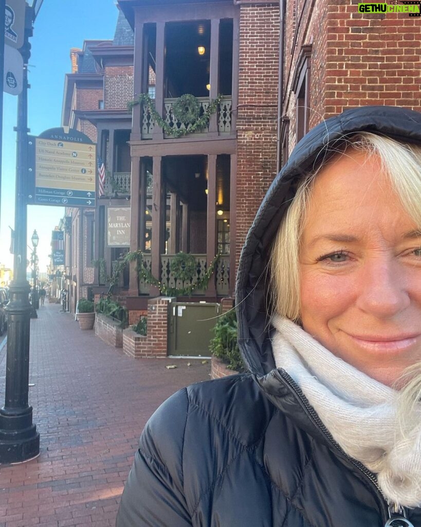 Deana Carter Instagram - Ready to rock the house tonight at the @marylandhall with @philvassar for our #ComingHomeForChristmas Tour! FUN day in #Annapolis seeing the sights. Always good to be here! #Maryland #marylandinn Maryland Hall