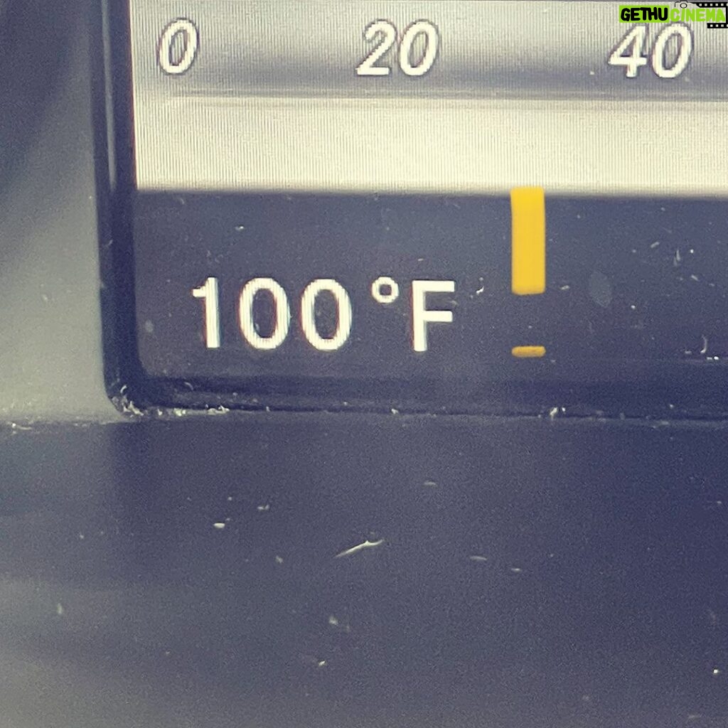 Deana Carter Instagram - Y’all it is HOT 🥵! Stay cool, check on friends & family, keep pets inside, & take care!! 🙏🏻🔥💞