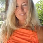 Deana Carter Instagram - Crazy whirlwind trip of gigs…WY, MT, then NC, VA, MD!! Always good to be home for a quick minute & try to nurse my little #homestead along. The Moms & some friends help with the plants & pups 🐶 while we’re gone! 💦🌺 🍅 🌶️ 🫑 🌻 💞 Actually got a workout in today with @sharonvfit 💪🏼Takes a village! 30-A Santa Rosa Beach