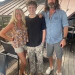 Deana Carter Instagram - Another blessing of touring is getting to pass thru awesome towns & today took us straight thru #WKU so I got to have lunch with my boy @hayes_hicky!! 💗 Happy Momma!