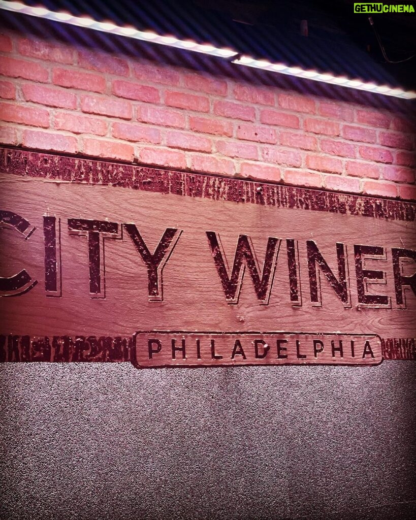 Deana Carter Instagram - Getting ready for tonight at @citywineryphil 🎶🎸🎤💫 Y’all come see us! 👏🏻👏🏻👏🏻 City Winery Philadelphia