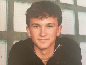 Deana Carter Instagram - HAPPY 19th BIRTHDAY to my Hayes!! 🥳🎉🎂🥳🎉🎂🥳SUCH a Blessing & WOW my life changed for the better when I held you in my arms! You’re my treasure. Go out & CELEBRATE the last year as a teen AND a full blown adult! A special year indeed. I love you!! ❤️ @hayes_hicky