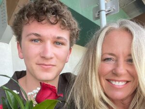 Deana Carter Instagram - HAPPY 19th BIRTHDAY to my Hayes!! 🥳🎉🎂🥳🎉🎂🥳SUCH a Blessing & WOW my life changed for the better when I held you in my arms! You’re my treasure. Go out & CELEBRATE the last year as a teen AND a full blown adult! A special year indeed. I love you!! ❤️ @hayes_hicky