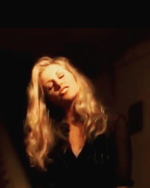 Deana Carter Instagram - Well, y’all… #StrawberryWine was released 27 years ago TODAY! 🎉🙌🏻 Always a special day for me w/a heart FULL of gratitude!! 🙏🏻❤️#THANKYOU FOR ALL THE LOVE that just keeps going! Come see us on the road @deana.com for deets & a gig near you! 🥰 #likeafinewine #stillgoingstrong 🍓🍷