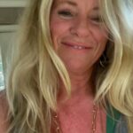 Deana Carter Instagram - When a few treasured days at home include some creative #DIY projects in my new creative space… I’m in my happy place! Anyone with me? 🔨🎨🥰