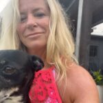 Deana Carter Instagram – Couple o’ nice, HOT days at home! 🌞 🏖️ 🐶