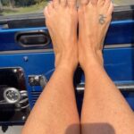 Deana Carter Instagram – Who knew that his Jeep would match my toenails perfectly! 🤷‍♀️ Hahaha! #dreamguy #beachday #30a #jeep The Vue