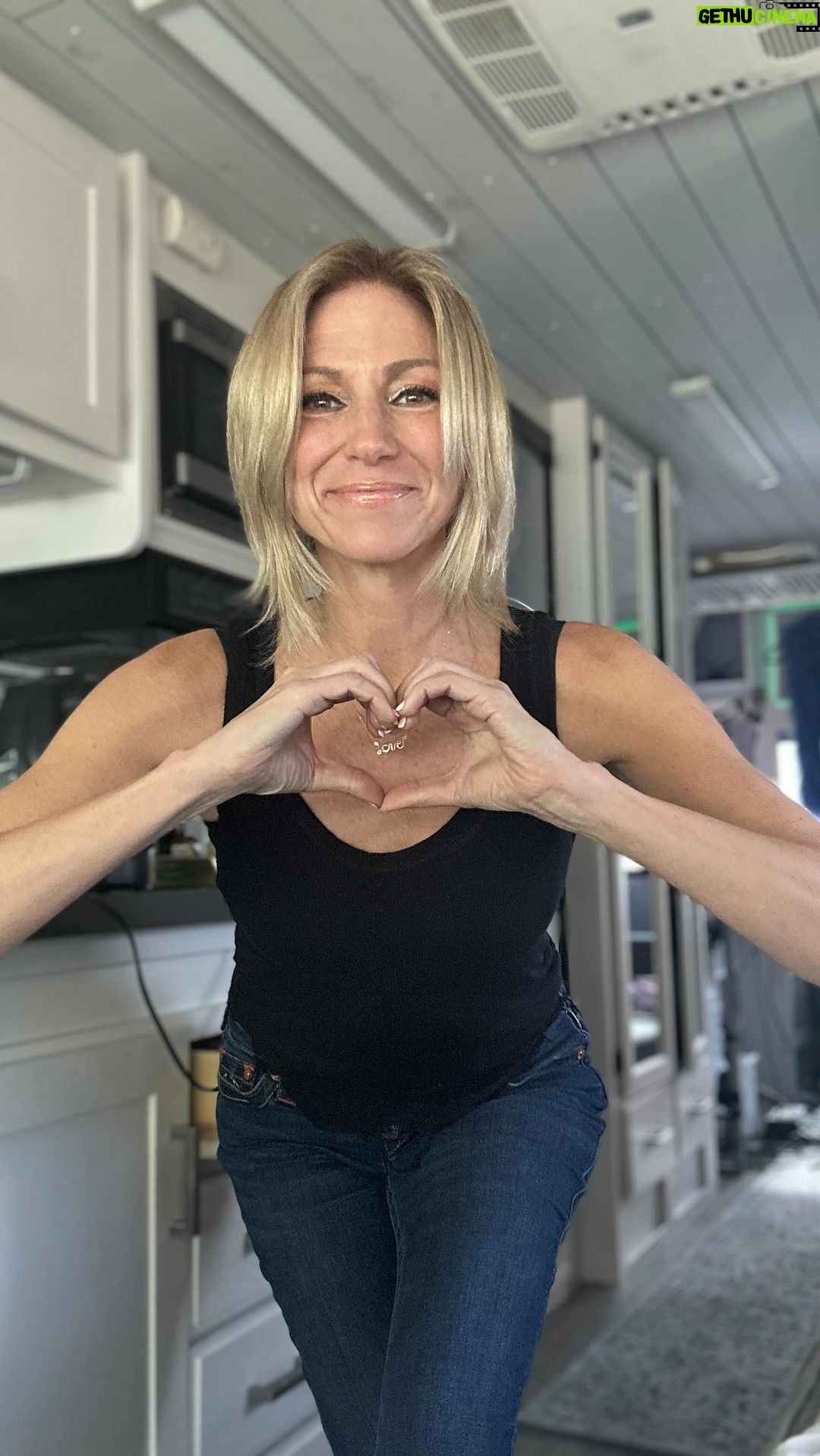 Debbie Gibson Instagram - In the words of the great Martin Luther King Jr. ππΎ lππ»ππΏβ€οΈπ«ΆπΏπ«Άπ»π«Άπ½ #martinlutherking #martinlutherkingday #martinlutherkingjr #love #peace #mondaymotivation