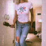 Debbie Gibson Instagram - When you rediscover a song and jeans from decades ago … and not only do they still fit, but they feel here and now! Try this brilliant #newstalgic song by @thekennyloggins and @stevienicks on for size again today🎧 Tell me your love stories that harken to the theme of this song … friendship being the foundation of a loving romantic relationship … I wanna hear ! 🫶🏾🎵🫶🏼🎶🫶🏿 Vintage Jeans : @dolcegabbana #music #love #friendship