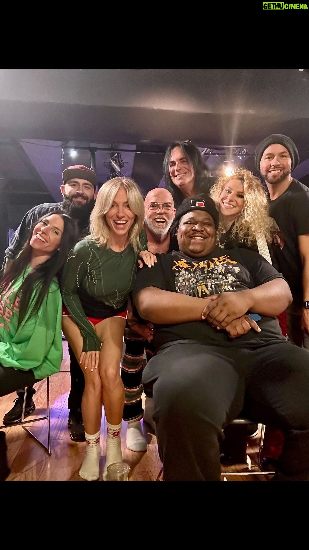 Debbie Gibson Instagram - And…we’re back ! Light to ALL people 🤍live from rehearsals in NYC ❄️⭐️ Rehearsals for my WINTERLICIOUS shows coming up so soon! Link in stories to tix and vip upgrades where we aren’t sold out! Filmed by @bookendbaldies Edit by @spanosphoto Mix by @blackbeardatl Extra sparkle @seanthomas #illuminate #music #livemusic