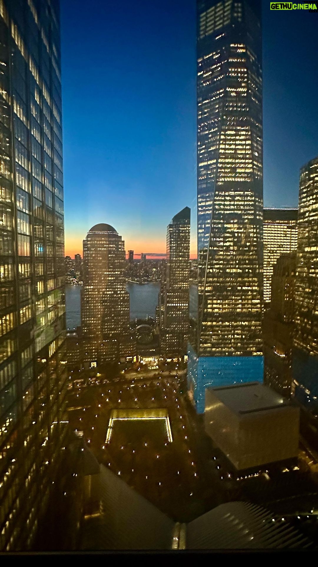 Debbie Gibson Instagram - “The sun will rise and set regardless. What we choose to do with the light while it’s here is up to us. Journey wisely” 💛 Alexandra Elle @alex_elle View from my window … exquisite ! NYC #nyc #sunrise #sunset