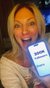 Debbie Gibson Instagram - THANKS TO ALL 300,000 OF YOU !!! 🤍 Watching this community build is so meaningful and hitting this milestone today in NYC … oh my 💎 heart !! And thank you #teamdeb especially my one of a kind Manager @heathermooreny who has been rebuilding this thing for over a decade and the @diamonddebheads for preaching the gospel of DG every chance you get to keep growing this community so more people hear the music and feel the joy ❤️💎🍸 WELCOME new followers. You’re gonna love it here ! Appreciate you sharing our journey together ! #fans #community #instagram