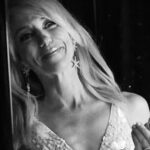Debbie Gibson Instagram - Backstage 11/25 🤍 See you all this wknd in NYC DebbieGibsonOfficial.com for tix and vip ❄️ Even during a quick change, I take a moment to breathe Photos : Danny Stanton #glam #liveshow #backstage #bts Dressing Room