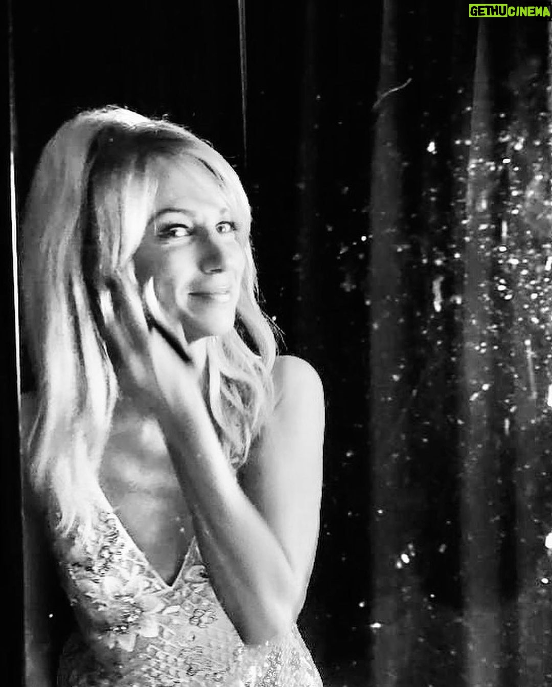 Debbie Gibson Instagram - Backstage 11/25 🤍 See you all this wknd in NYC DebbieGibsonOfficial.com for tix and vip ❄️ Even during a quick change, I take a moment to breathe Photos : Danny Stanton #glam #liveshow #backstage #bts Dressing Room