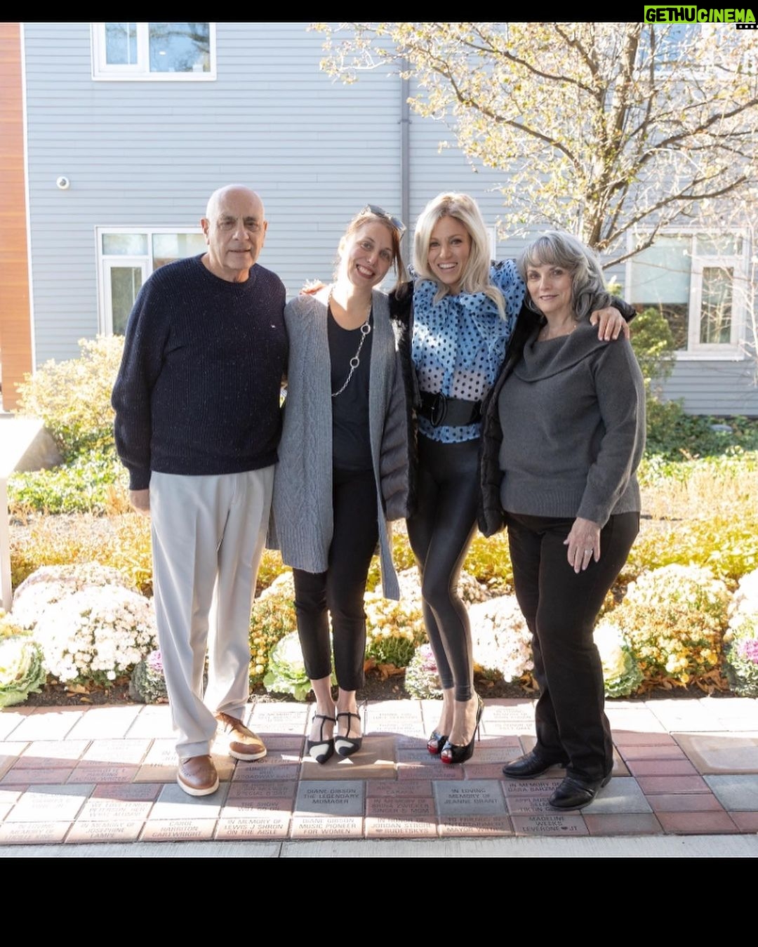 Debbie Gibson Instagram - What an incredible moment winning $81,000 for The Actors Fund Home in NJ where my late great Mama Diane lived out her final year ! 🤍 🍸 See link in stories to donate ! 🎭 1 - With Jordan Strohl Executive Director of @alifeinthearts 2- Memorial bricks so generously donated by my @diamonddebheads and #prouddebheads and @rubixkubeband 3 - La Familia !!! Aunt Linda, Uncle Carl, and Denise representing Karen and Michele and the whole fam 4 - With heir to Diane’s throne, friend,Manager, and spiritual sister @heathermooreny 5 - A moment with Mom 6 - Jordan and Denise and I sharing a laugh 7 - My knowledge of @taylorswift contributing to the win with #JaneKrakowski and @randyjackson 8 - Peek a Boo ! Photos by : @emilylouickphotography @foxtv @namethattunefox New Jersey