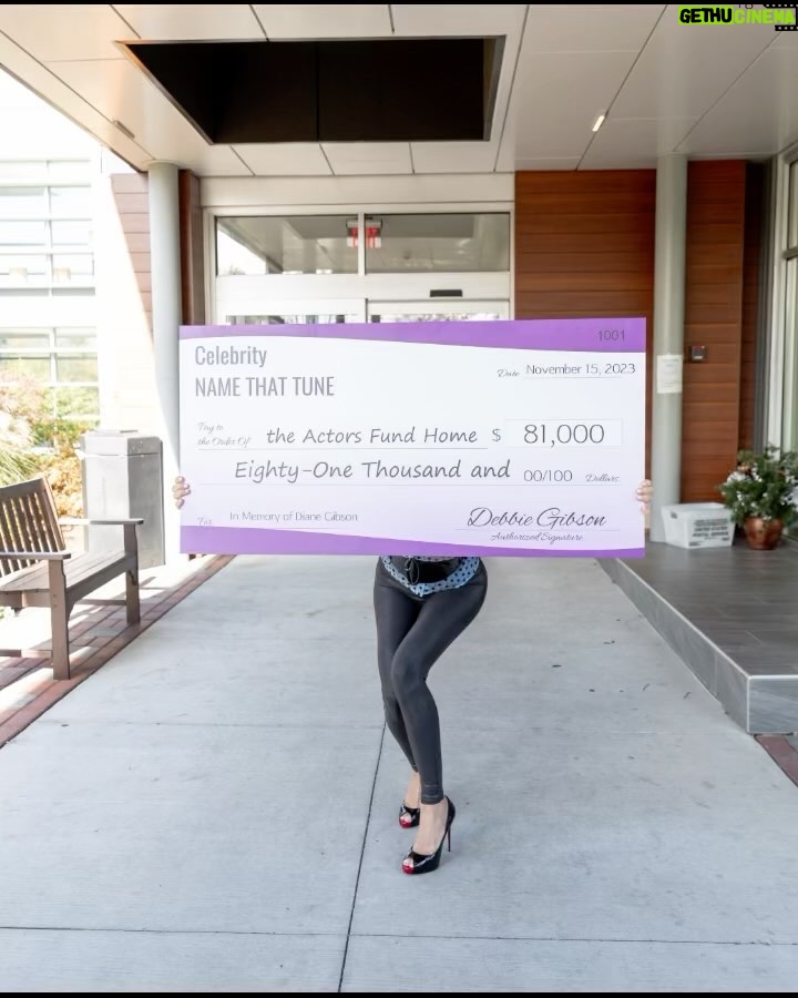 Debbie Gibson Instagram - What an incredible moment winning $81,000 for The Actors Fund Home in NJ where my late great Mama Diane lived out her final year ! 🤍 🍸 See link in stories to donate ! 🎭 1 - With Jordan Strohl Executive Director of @alifeinthearts 2- Memorial bricks so generously donated by my @diamonddebheads and #prouddebheads and @rubixkubeband 3 - La Familia !!! Aunt Linda, Uncle Carl, and Denise representing Karen and Michele and the whole fam 4 - With heir to Diane’s throne, friend,Manager, and spiritual sister @heathermooreny 5 - A moment with Mom 6 - Jordan and Denise and I sharing a laugh 7 - My knowledge of @taylorswift contributing to the win with #JaneKrakowski and @randyjackson 8 - Peek a Boo ! Photos by : @emilylouickphotography @foxtv @namethattunefox New Jersey