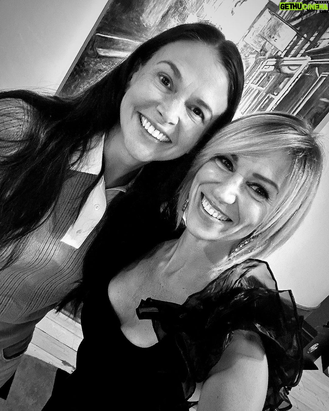 Debbie Gibson Instagram - REUNITED 🤍 @ suttonlenore She is … UNCHANGED 💫 After all these years of immeasurable success. Do you know how refreshing that is ? Sutton Foster was Sandy to my Rizzo in Grease in 1995 and she has evolved into such a consummate performer and beautiful woman. I had the opportunity to peer in on the final rehearsal before she takes the stage at @carnegiehall tomorrow night with the equally as exquisite @kelliohara for their One Night Only show! And my heart was so happy to have a moment to re-connect after way too many years. But doing theater together, especially tours, bonds people for life. Thank you to Dan for the invite ! Can’t wait to read all the rave reviews. Magic ! Merde to these two powerhouse ladies who are gonna blow the roof off the joint ! #friends #leadinglady #magic @marissajaretwinokur @adrianzmed Ripley-Grier Studios