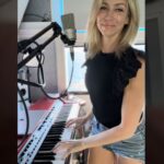 Debbie Gibson Instagram - Happy 35th Lost In Your Eyes ! 🎧🖤🎹 #song #songwriter #music #love #joy Malibu, California