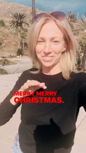 Debbie Gibson Instagram - MERRY CHRISTMAS ❤️🎄

#holidayseason #christmas #community