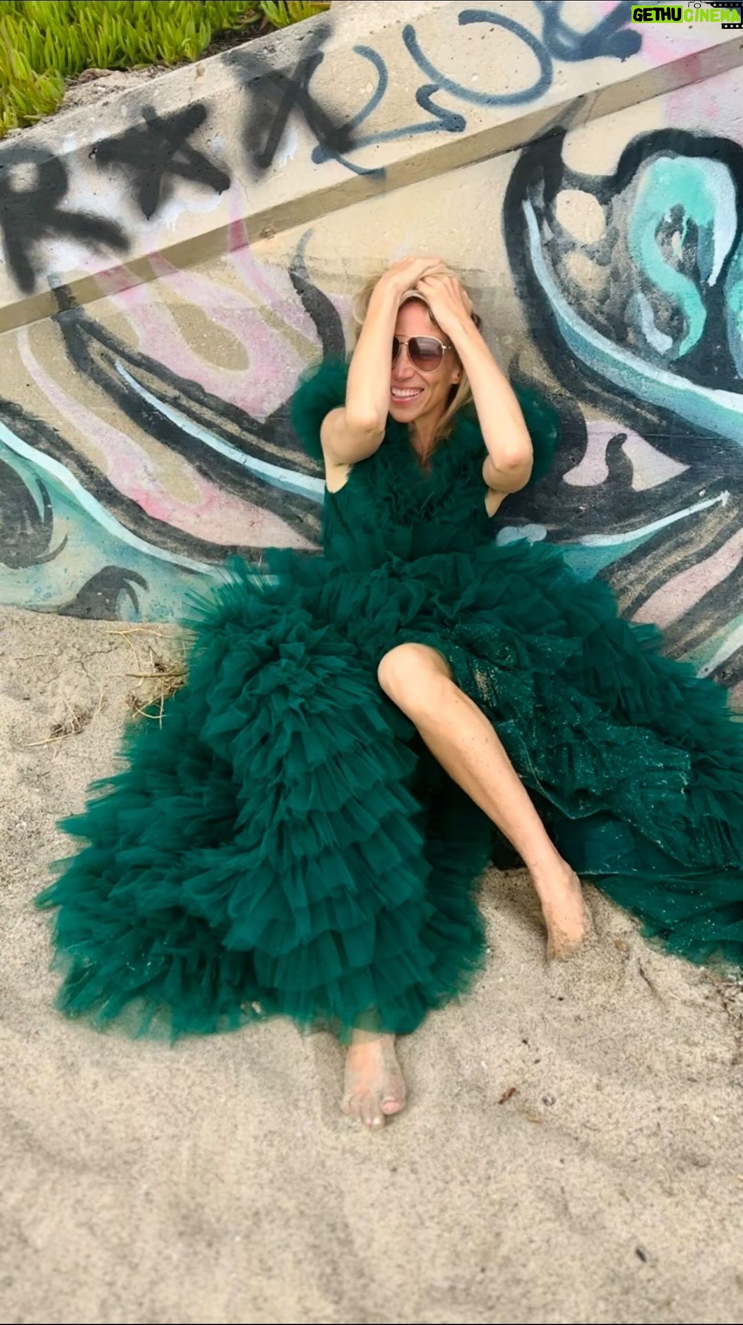 Debbie Gibson Instagram - Happy #NationalDeborahDay 💫 I’ve embraced Debbie as my stage name and have grown to love being called that but I always appreciated my parents naming me Deborah. It always felt like it represented all the things I am ! And was little Deborah who had big dreams that all came true 🦚 Sending my fellow kindred spirit Deborah’s love ❤️ Channel your Deborah-ness today and always ! Free your mind and your spirit and Don’t Delay Joy ! 👗 #deborah #monday #mondaymotivation 🎥: @sarahs90sworld