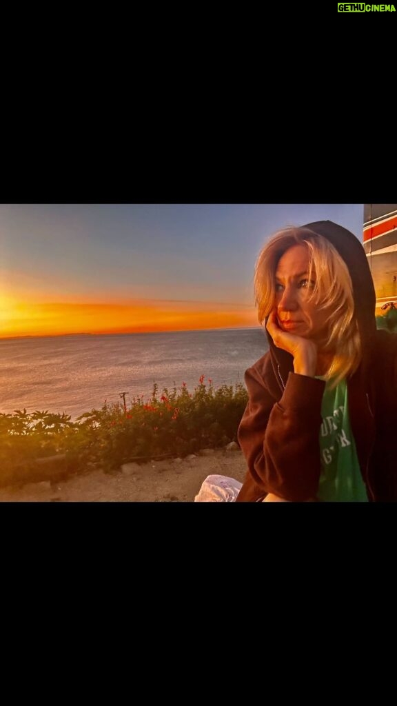 Debbie Gibson Instagram - Up early looking to all things divinely inspired like this piece of music and the sunrise for divine guidance ☀️🎵 🕰️ #friday #fridayvibes #fridayinspiration #somewhereintime #masterpiece #johnbarry #magic #otherworldly