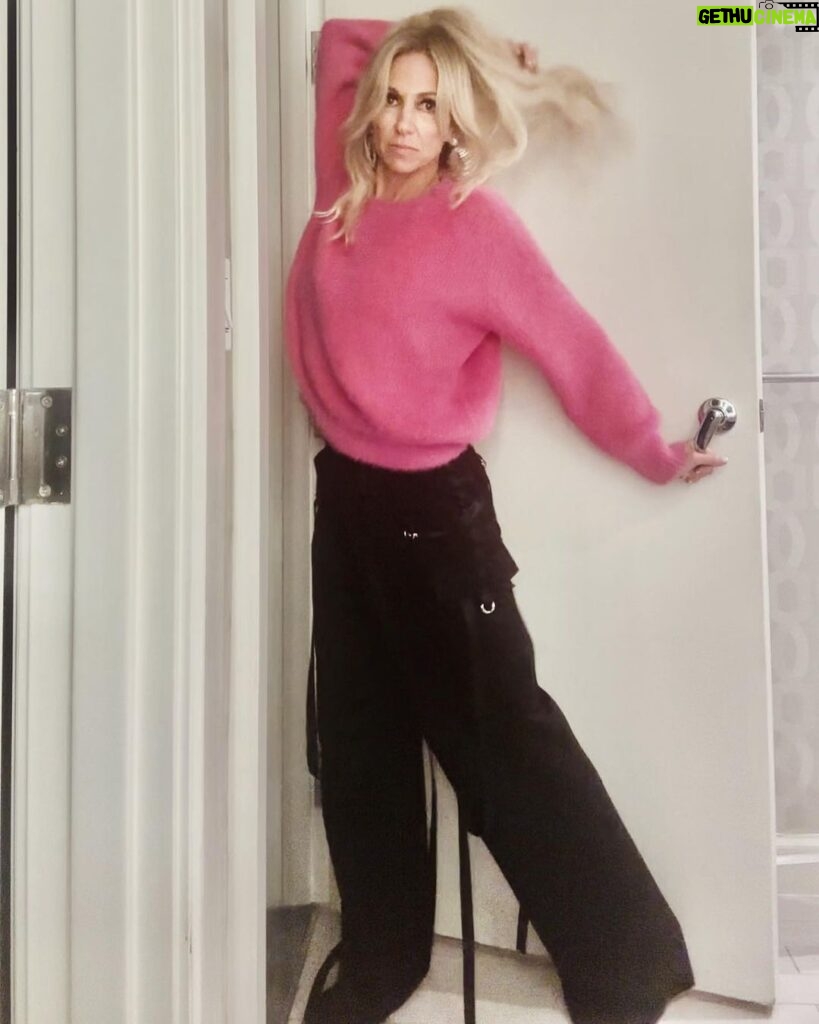 Debbie Gibson Instagram - My favorite pink sweater and me 💞 Post Show Friday Night 12/8 🎵 Swipe for all the variations on the theme🍸 #wednesday #wednesdaymotivation #sweater #sweaterweather #stellamccartney Shout out to @Skyla.Ann at @stellamccartney in LV for helping me pick the perfect fit … cute but just baggy enough to feel cozy ! We had FUN finding it 💗 Burbank, California