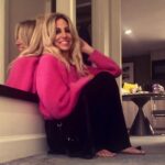 Debbie Gibson Instagram - My favorite pink sweater and me 💞 Post Show Friday Night 12/8 🎵 Swipe for all the variations on the theme🍸 #wednesday #wednesdaymotivation #sweater #sweaterweather #stellamccartney Shout out to @Skyla.Ann at @stellamccartney in LV for helping me pick the perfect fit … cute but just baggy enough to feel cozy ! We had FUN finding it 💗 Burbank, California
