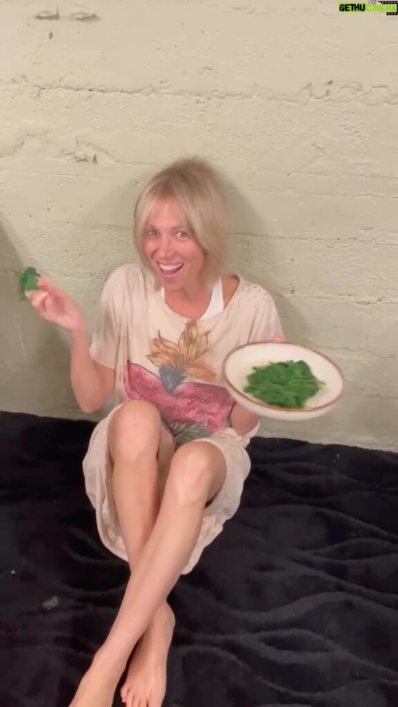Debbie Gibson Instagram - Ahhh the GLAMOUR 😉 It’s a bit Vaudbille round here !!! 🎭 … from brushing my teeth in a cup in a conference room to steaming spinach on a hot plate and eating it on the floor to washing my bangs in the sink … !!! Show clips to come but had to share what actually goes on behind the scenes ! 😅This was all in 24 hours. Ya do what ya gotta do and boy we have fun doing it! Thank you @euphorian54 for capturing the insanity ! @childrensla @bourbonroomhollywood #glam #glamorous #backstage #bts Los Angeles, California