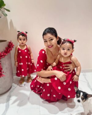 Debina Bonnerjee Instagram - Indeed a wonderful time of the year ✨❤️
#photodump #memories forever..
